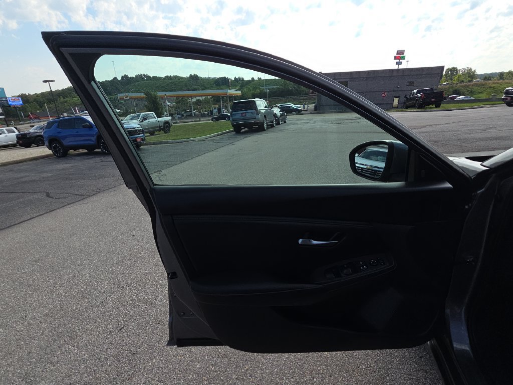 Used 2024 Nissan Sentra SV FWD image 12
