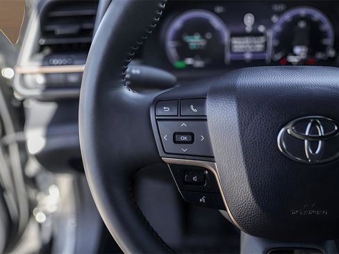 Used 2023 Toyota Crown Limited image 14