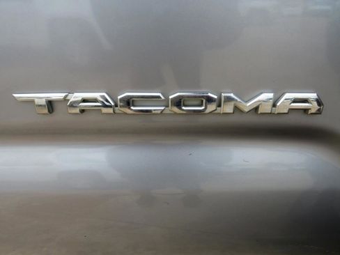 Used 2019 Toyota Tacoma SR5 RWD image 40