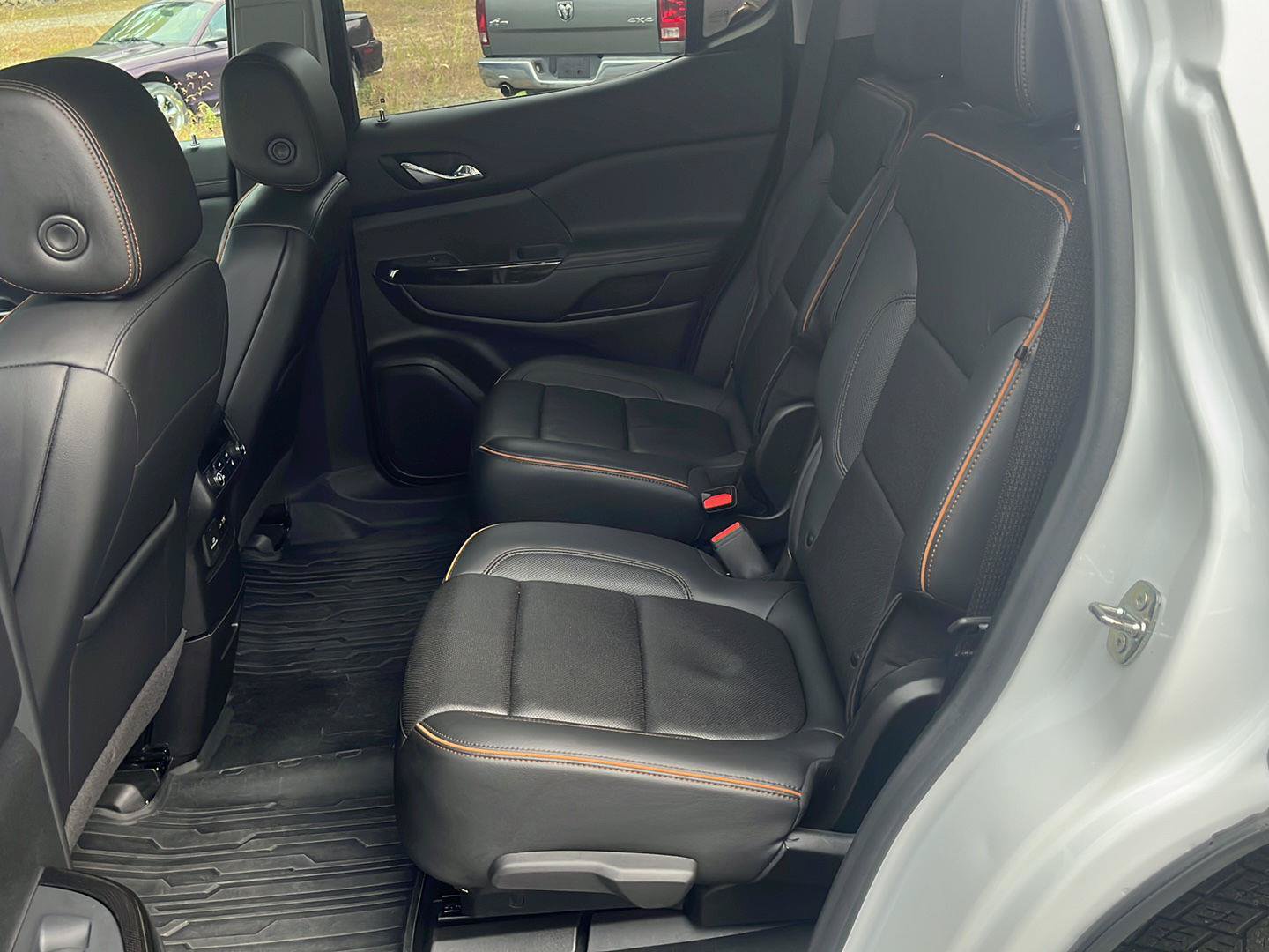 Used 2022 GMC Acadia AT4 w/ Technology Package AWD/4WD image 14