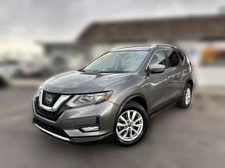Used 2017 Nissan Rogue SV image 1