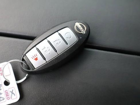 Used 2022 Nissan Rogue SV image 35