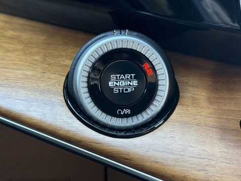 Used 2024 Jeep Grand Wagoneer Series III image 28