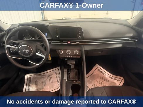 Used 2022 Hyundai Elantra SE FWD image 2