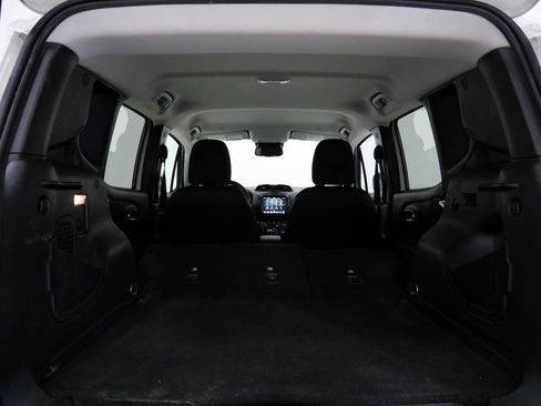 Used 2023 Jeep Renegade Latitude w/ Premium Group image 27