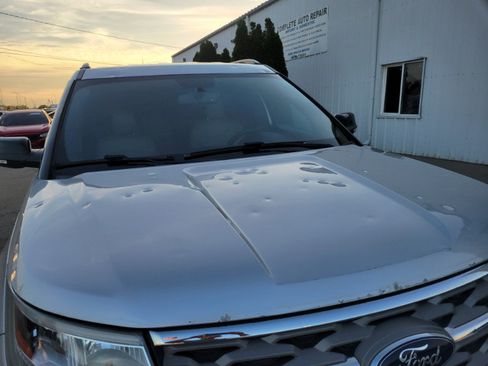Used 2018 Ford Explorer XLT w/ Equipment Group 202A AWD/4WD image 10