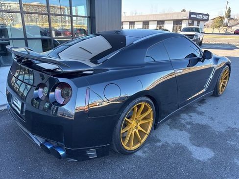 Used 2015 Nissan GT-R Premium image 9