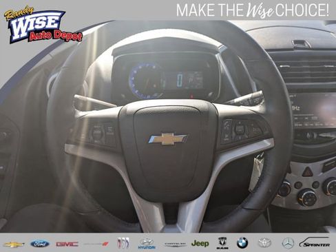 Used 2016 Chevrolet Trax LT w/ LT Sun and Sound Package FWD image 12