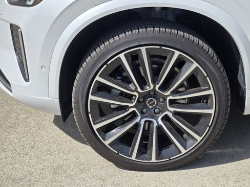 Used 2025 Volvo XC90 B6 Ultra w/ Protection Package Premier image 16