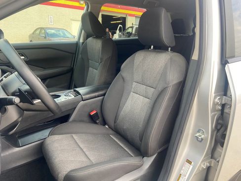 Used 2024 Nissan Rogue SV FWD image 8