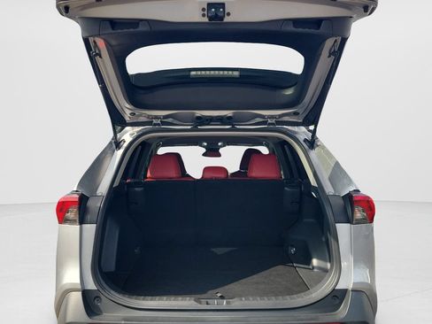 Used 2021 Toyota RAV4 LE FWD image 9