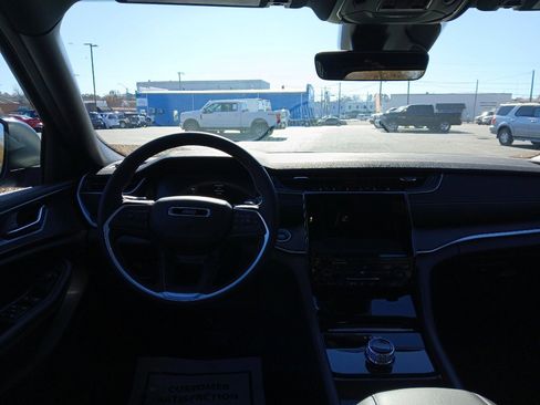 New 2025 Jeep Grand Cherokee Laredo X image 7