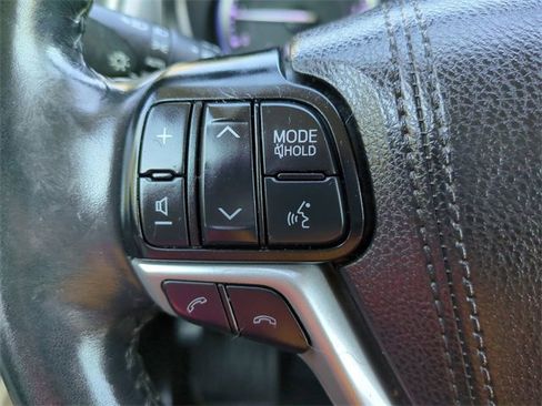 Used 2019 Toyota Highlander XLE image 26