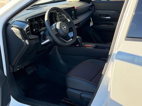 New 2026 Nissan Kicks SR w/ Cold Weather Package FWD image 11