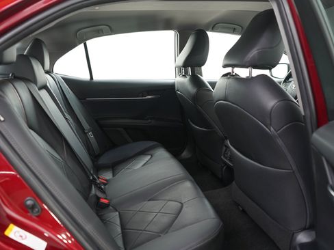 Used 2018 Toyota Camry XLE FWD image 12
