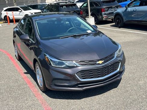 Used 2017 Chevrolet Cruze LT FWD image 5