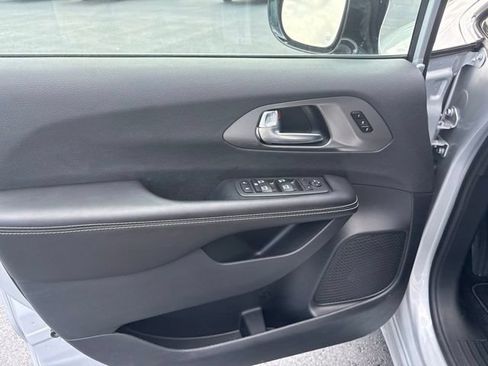 New 2026 Chrysler Pacifica Select AWD/4WD image 11