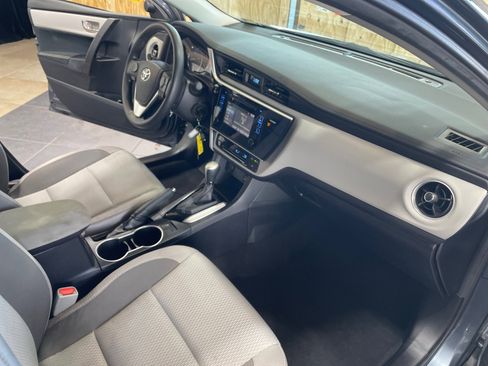 Used 2017 Toyota Corolla LE image 31