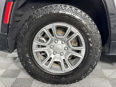 Used 2023 Jeep Wagoneer 4WD w/ HD Trailer Tow Package image 32