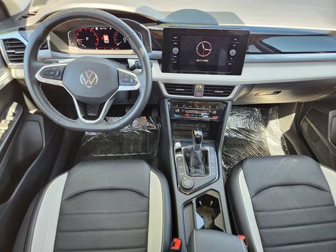 New 2025 Volkswagen Taos SEL AWD/4WD image 16