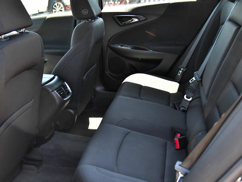 Used 2020 Chevrolet Malibu LT FWD image 34