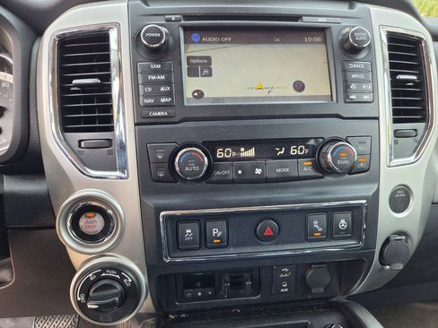 Used 2017 Nissan Titan PRO-4X w/ Pro-4x Convenience Package AWD/4WD image 17