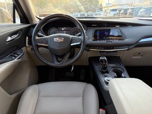 Certified 2023 Cadillac XT4 Luxury w/ Cold Weather Package image 9