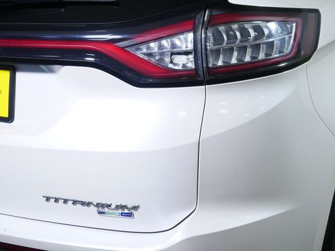 Used 2018 Ford Edge Titanium w/ Class II Trailer Tow Package AWD/4WD image 17