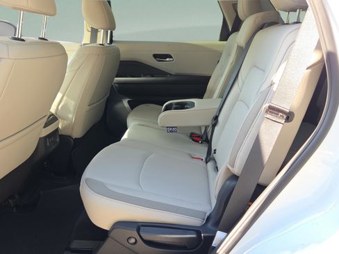 New 2026 Nissan Pathfinder SL FWD image 10