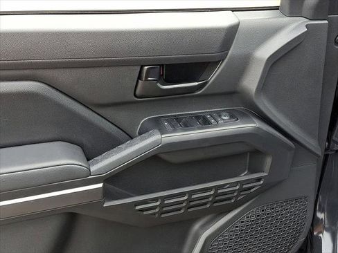 Used 2025 Toyota Tacoma SR5 image 10