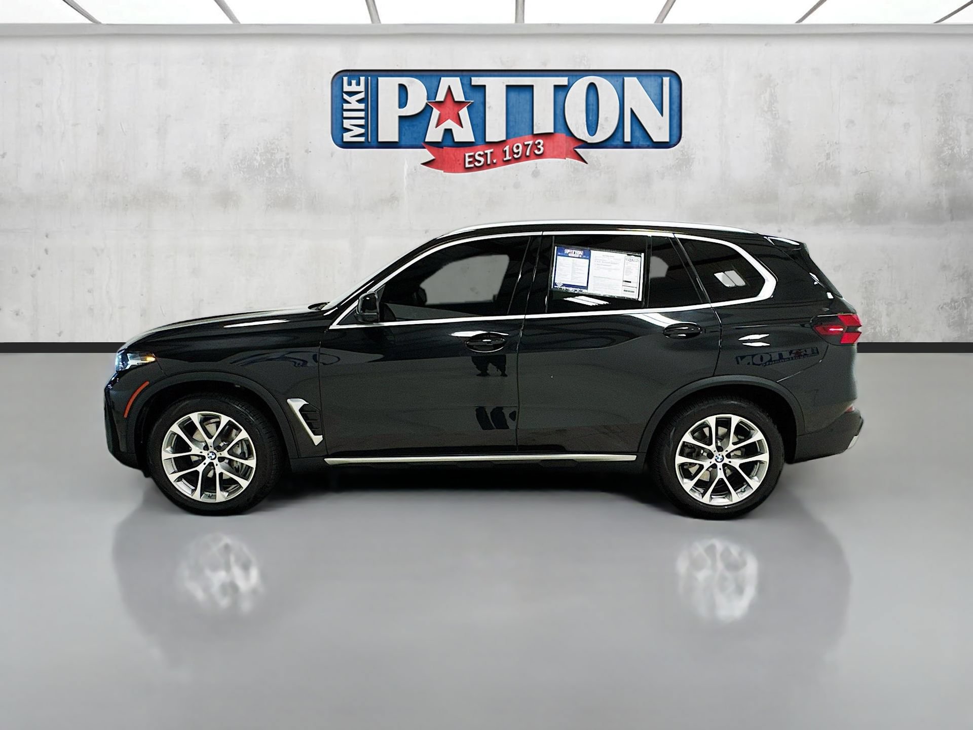 Used 2024 BMW X5 sDrive40i w/ Parking Assistance Package RWD image 4