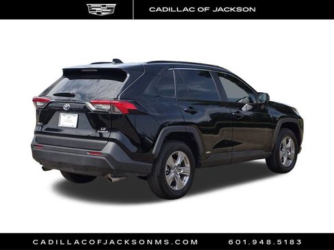 Used 2024 Toyota RAV4 LE AWD/4WD image 5