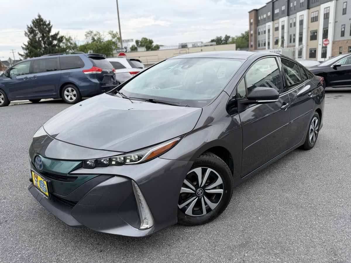 Used 2017 Toyota Prius Prime Premium FWD image 3