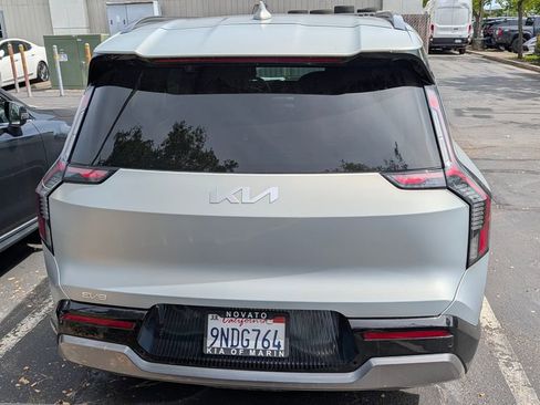 Used 2024 Kia EV9 Land image 3