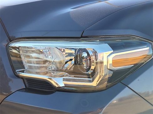 Used 2023 Toyota Tacoma TRD Off-Road image 4