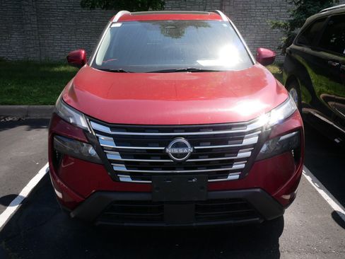 Used 2025 Nissan Rogue SV w/ SV Premium Package AWD/4WD image 2
