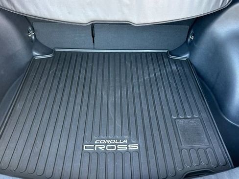 Certified 2022 Toyota Corolla Cross XLE FWD image 19