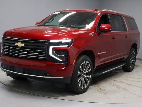 Used 2025 Chevrolet Suburban High Country w/ Sun And Tow Package AWD/4WD image 7