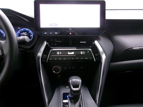 Used 2024 Toyota Venza Limited AWD/4WD image 10