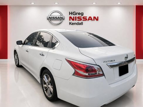 Used 2015 Nissan Altima 2.5 SV w/ Convenience Package FWD image 4