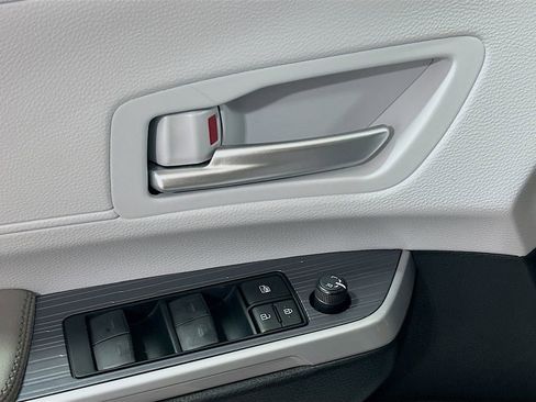 New 2026 Toyota Sienna XLE FWD image 15
