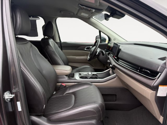 Certified 2025 Kia Carnival EX FWD image 15