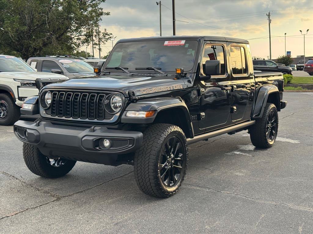 Used 2025 Jeep Gladiator Sport AWD/4WD image 7