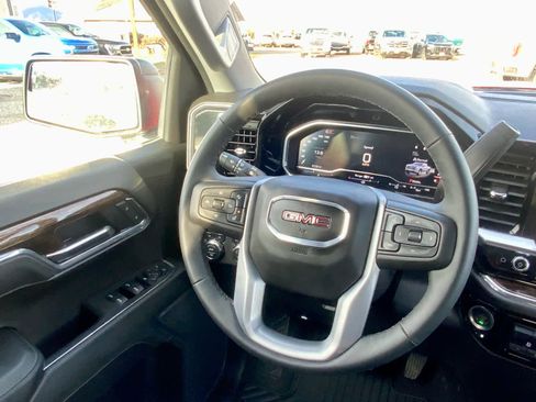 Used 2025 GMC Sierra 1500 Elevation image 38