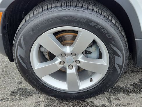 Certified 2024 Land Rover Defender 110 S image 9