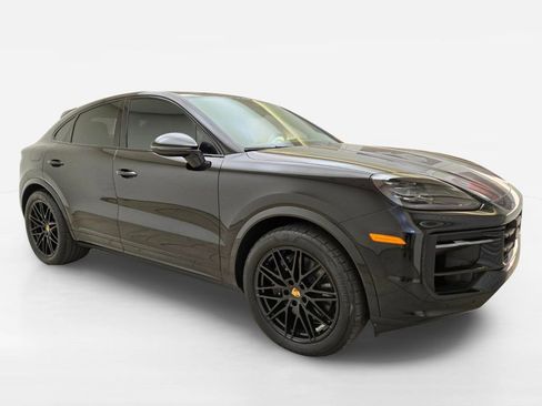 Used 2024 Porsche Cayenne Coupe AWD/4WD image 3