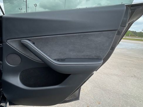 Used 2024 Tesla Model Y Long Range RWD image 39