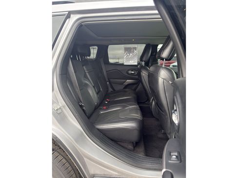 Used 2019 Jeep Cherokee Limited AWD/4WD image 17