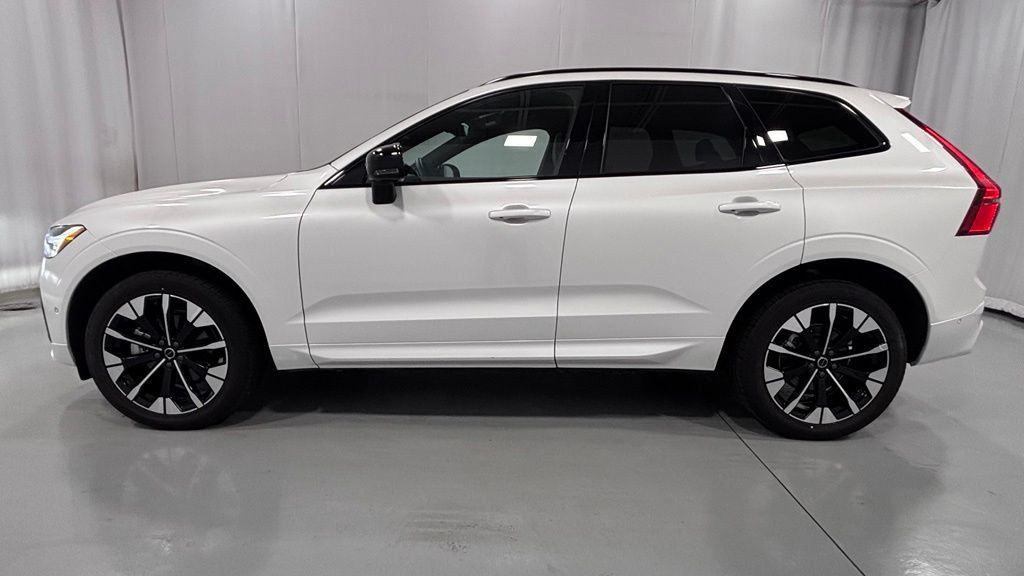 Certified 2026 Volvo XC60 B5 Plus AWD/4WD image 9