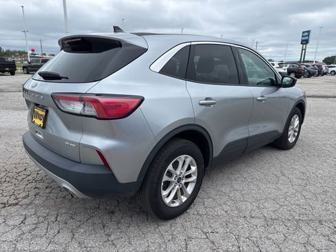 Used 2022 Ford Escape SE image 5